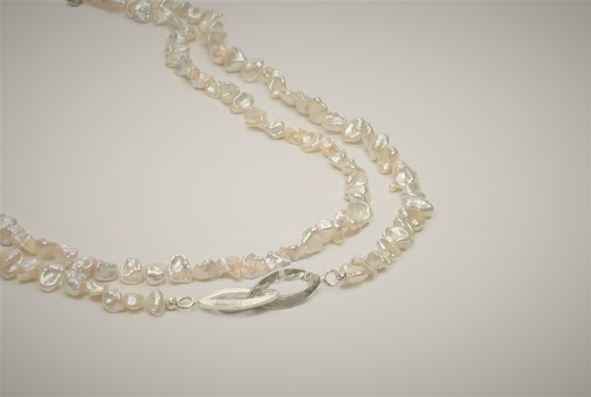 Keshi Perlen­kette mit Ring-Ring-Verschluss, 46 cm