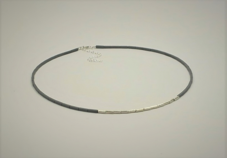 Hämatit Halskette mit versilberten Zierteilen, 44 - 50 cm