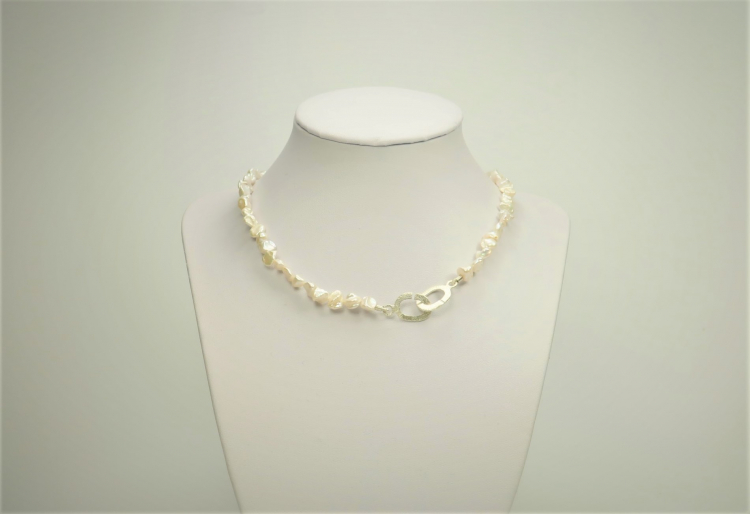 Keshi Perlen­kette mit Ring-Ring-Verschluss, 46 cm