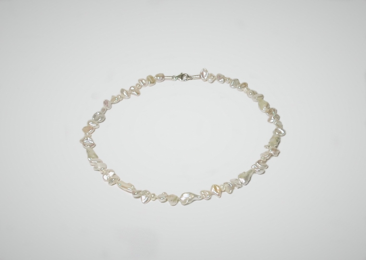 Keshi Perlenkette mit Karabiner­verschluss aus Silber, 48 cm