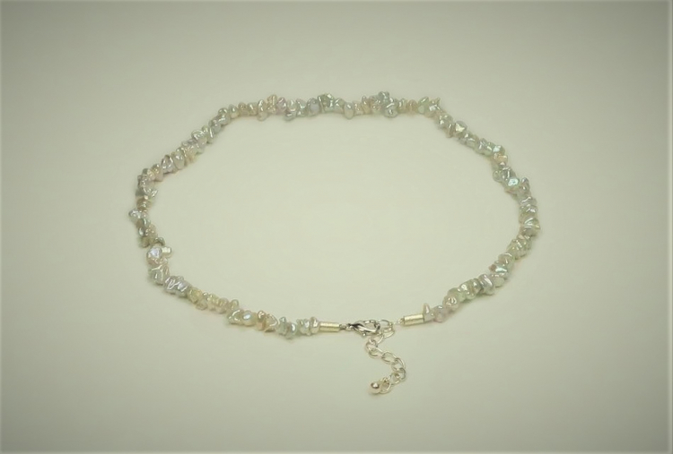 Keshi-Perlenkette mit Verlängerungs­kettchen, 44 - 49 cm