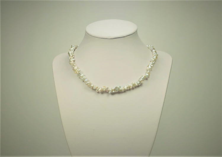 Keshi-Perlenkette mit Verlängerungs­kettchen, 44 - 49 cm