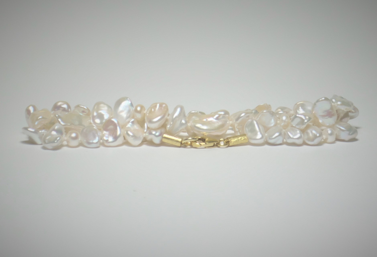 Keshi Perlenkette mit vergoldetem Karabinerverschluss