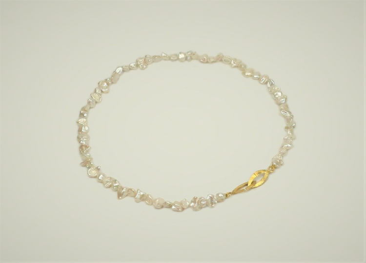 Keshi-Perlenkette mit vergoldetem Ring-Ring-Verschluss, 48cm