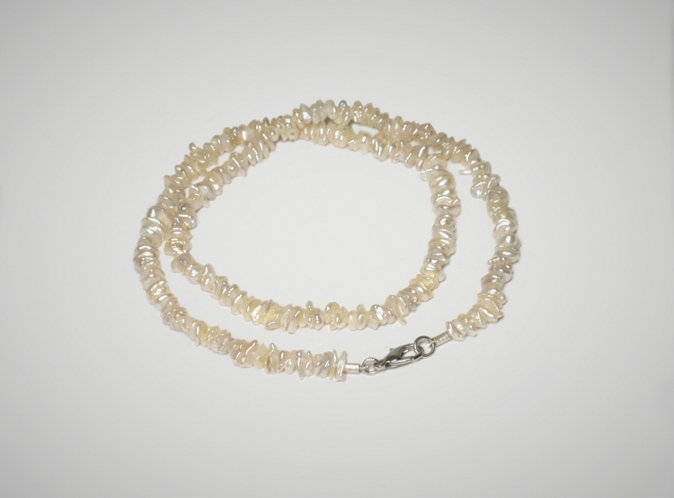 Zierliche Keshi-Perlen­kette mit Karabiner­verschluss, 45 cm