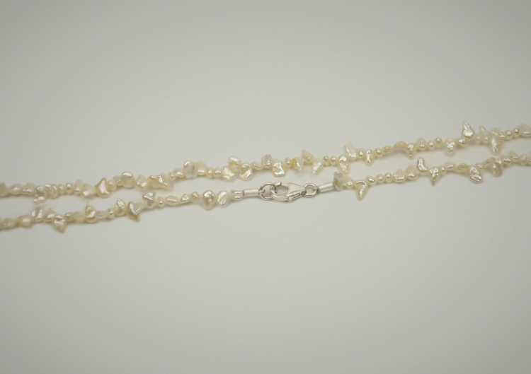 Zierliche Keshi Perlenkette mit Karabiner­verschluss, 46 cm